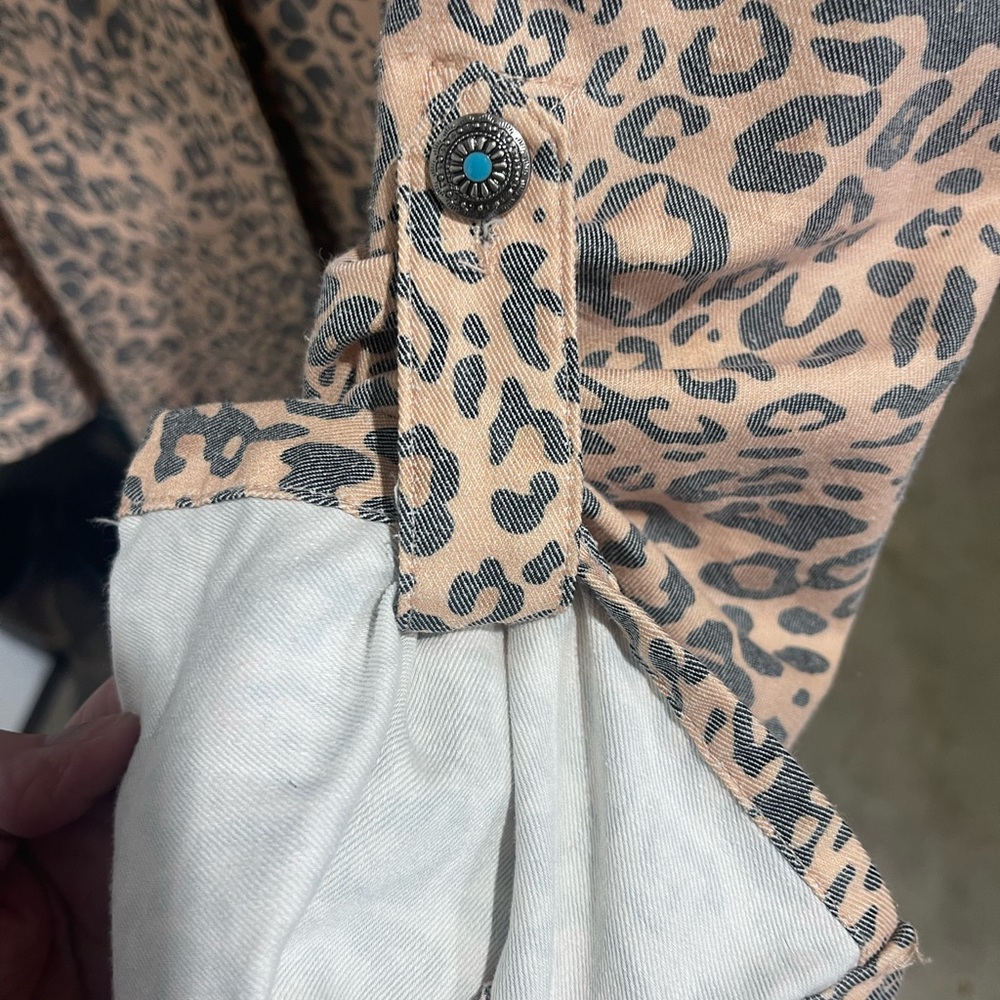 Button up - Picture 3 of 4